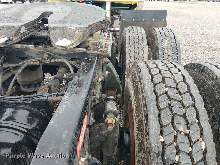 image for item YA3572 2016 Western Star 4700 semi truck