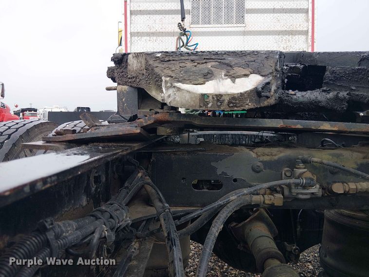 image for item YA3572 2016 Western Star 4700 semi truck