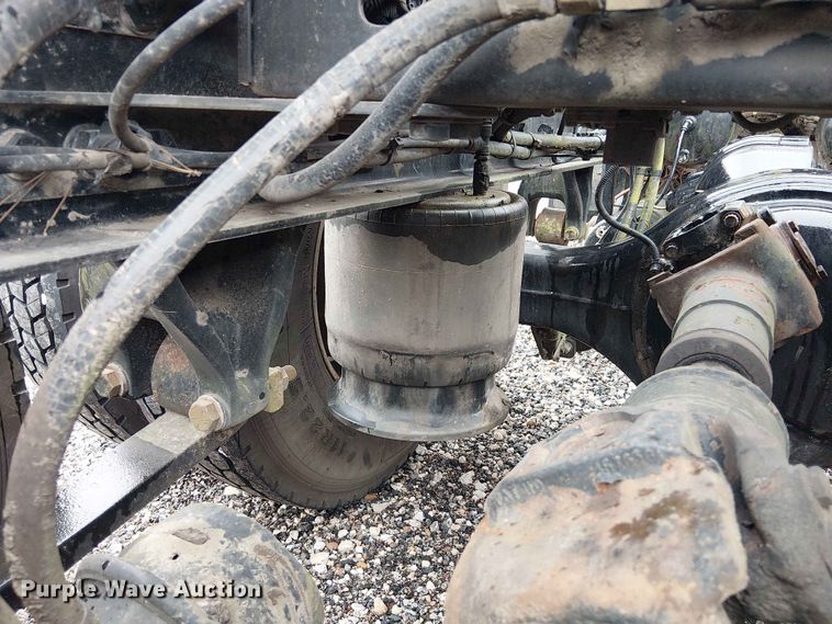 image for item YA3572 2016 Western Star 4700 semi truck