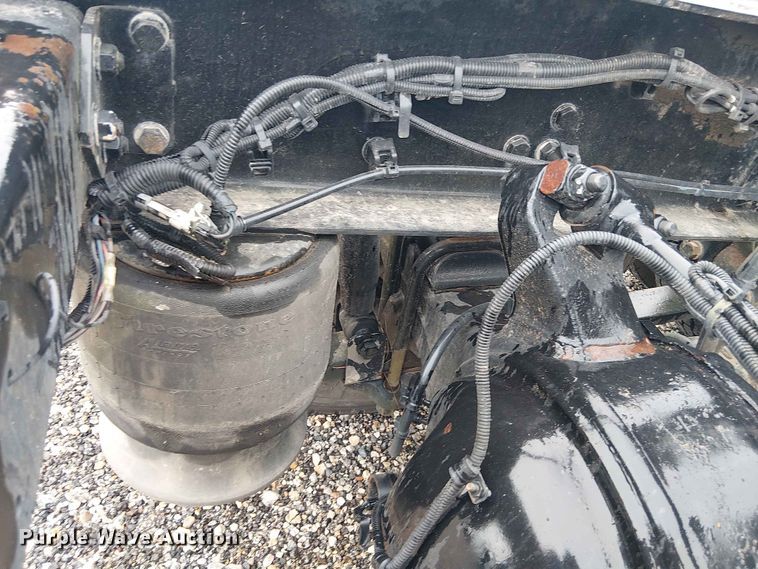 image for item YA3572 2016 Western Star 4700 semi truck