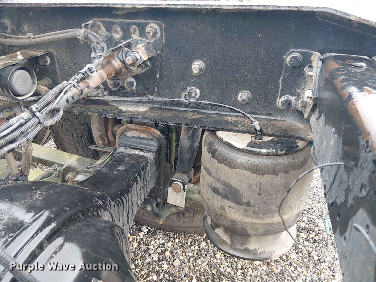 image for item YA3572 2016 Western Star 4700 semi truck