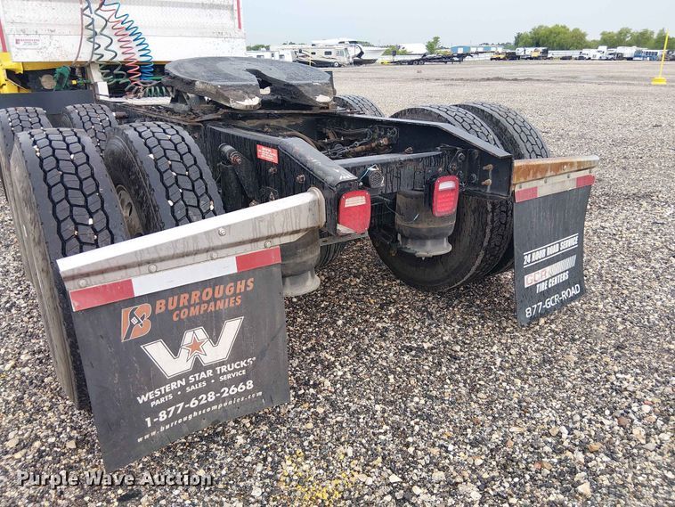 image for item YA3572 2016 Western Star 4700 semi truck