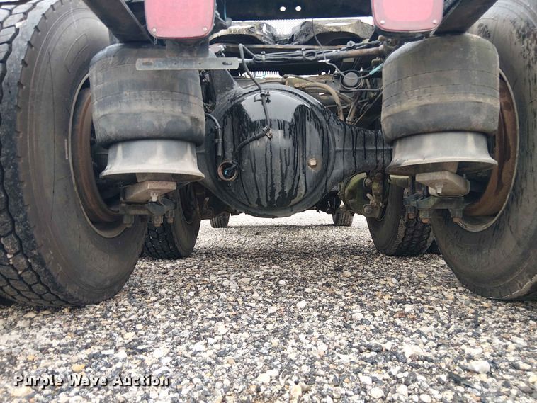 image for item YA3572 2016 Western Star 4700 semi truck