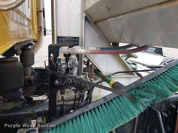 image for item YA3572 2016 Western Star 4700 semi truck