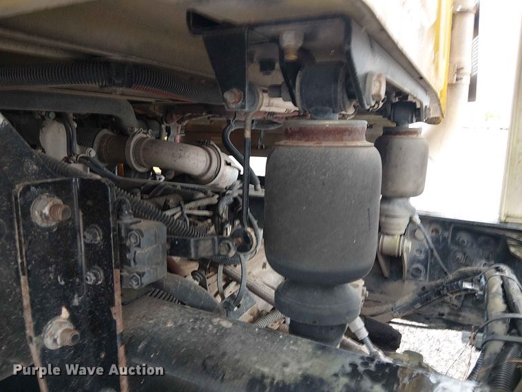 image for item YA3572 2016 Western Star 4700 semi truck