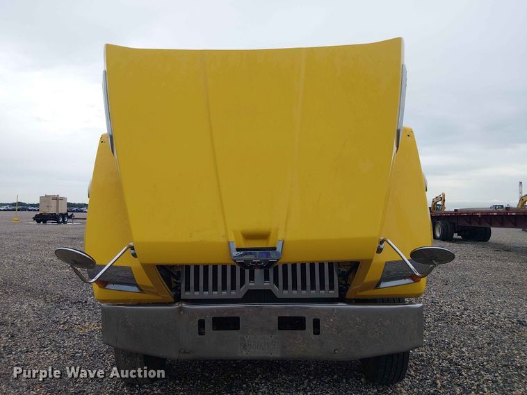 image for item YA3572 2016 Western Star 4700 semi truck
