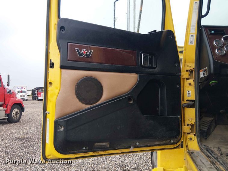 image for item YA3572 2016 Western Star 4700 semi truck