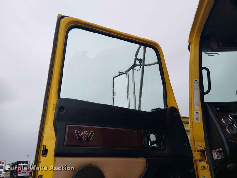 image for item YA3572 2016 Western Star 4700 semi truck