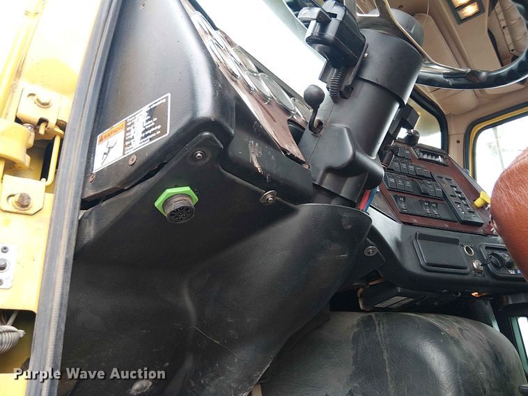 image for item YA3572 2016 Western Star 4700 semi truck