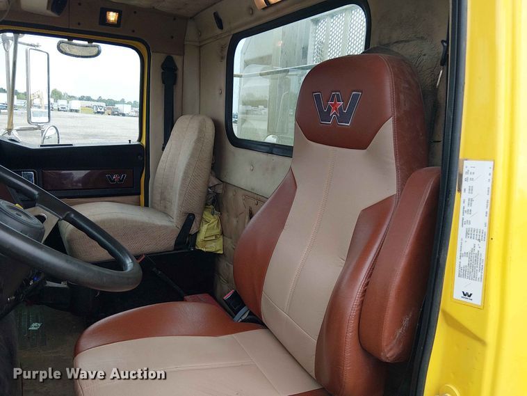 image for item YA3572 2016 Western Star 4700 semi truck