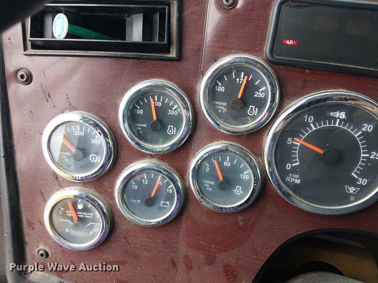 image for item YA3572 2016 Western Star 4700 semi truck
