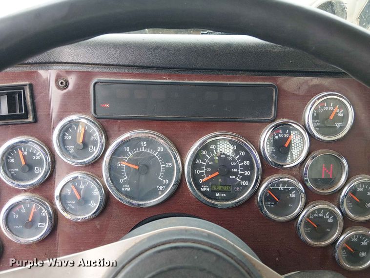 image for item YA3572 2016 Western Star 4700 semi truck