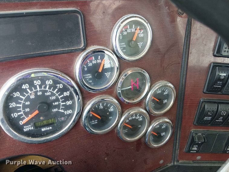 image for item YA3572 2016 Western Star 4700 semi truck