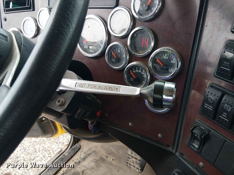 image for item YA3572 2016 Western Star 4700 semi truck