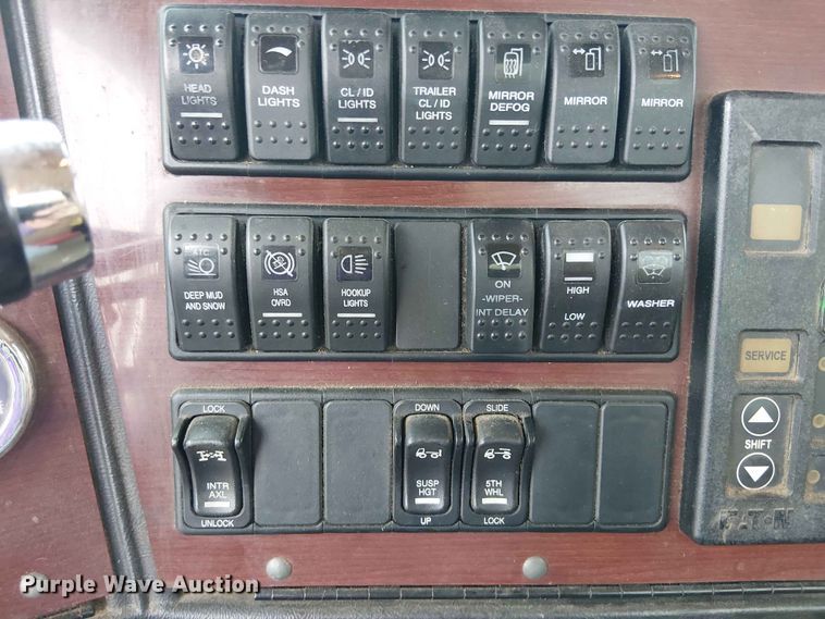 image for item YA3572 2016 Western Star 4700 semi truck