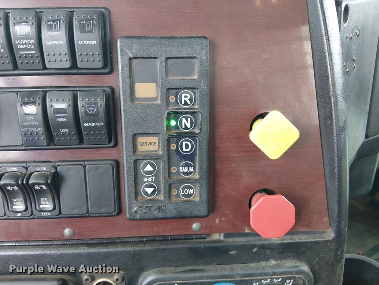 image for item YA3572 2016 Western Star 4700 semi truck