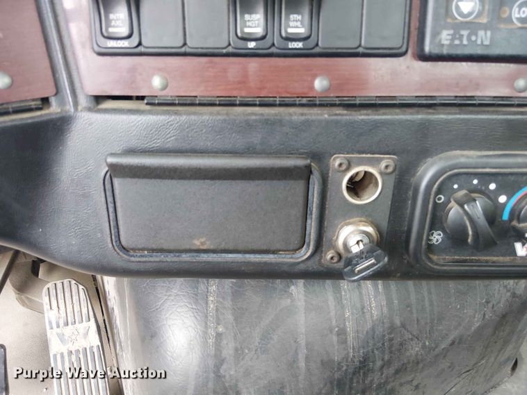 image for item YA3572 2016 Western Star 4700 semi truck