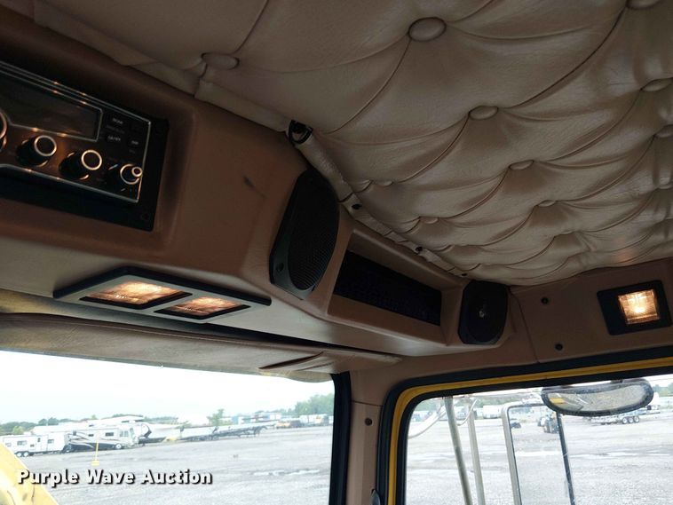 image for item YA3572 2016 Western Star 4700 semi truck