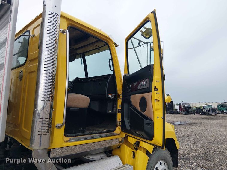 image for item YA3572 2016 Western Star 4700 semi truck
