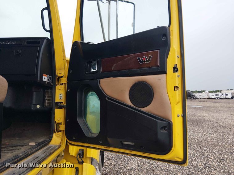 image for item YA3572 2016 Western Star 4700 semi truck