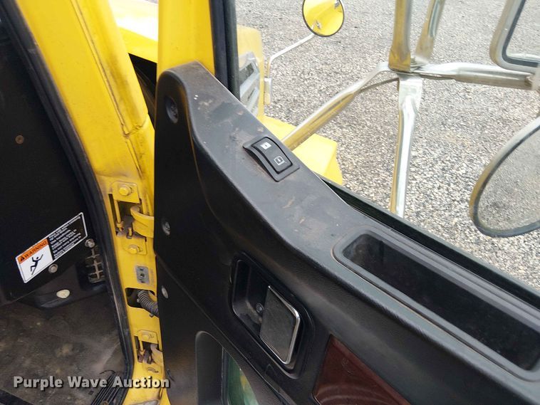 image for item YA3572 2016 Western Star 4700 semi truck