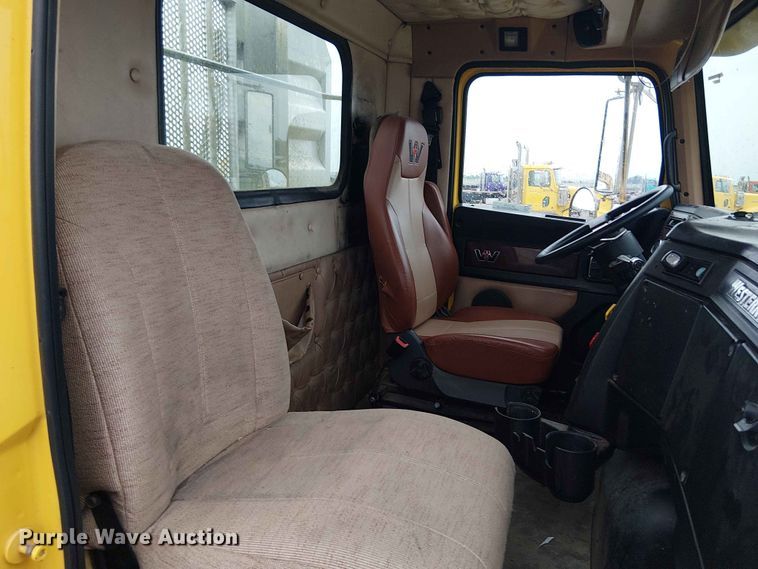 image for item YA3572 2016 Western Star 4700 semi truck