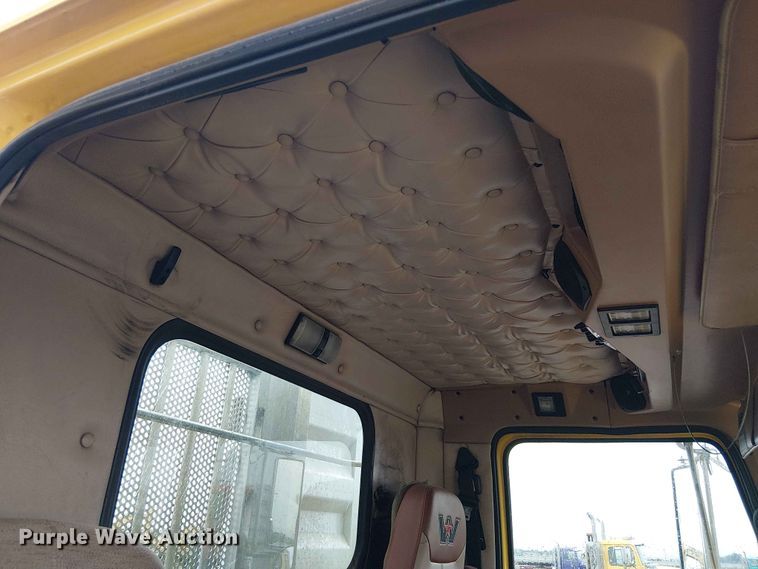 image for item YA3572 2016 Western Star 4700 semi truck