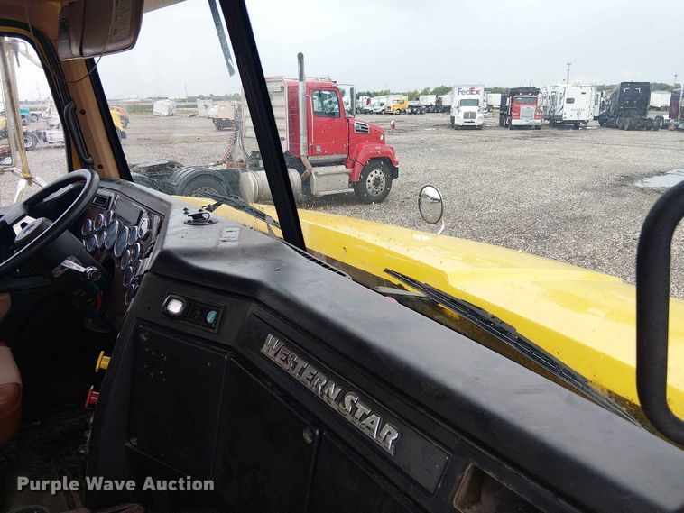 image for item YA3572 2016 Western Star 4700 semi truck