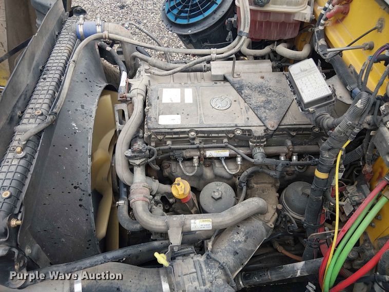 image for item YA3572 2016 Western Star 4700 semi truck