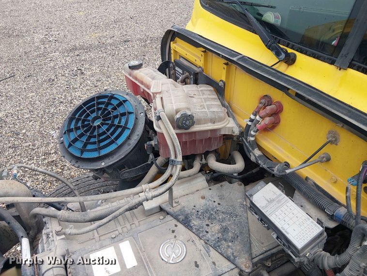 image for item YA3572 2016 Western Star 4700 semi truck