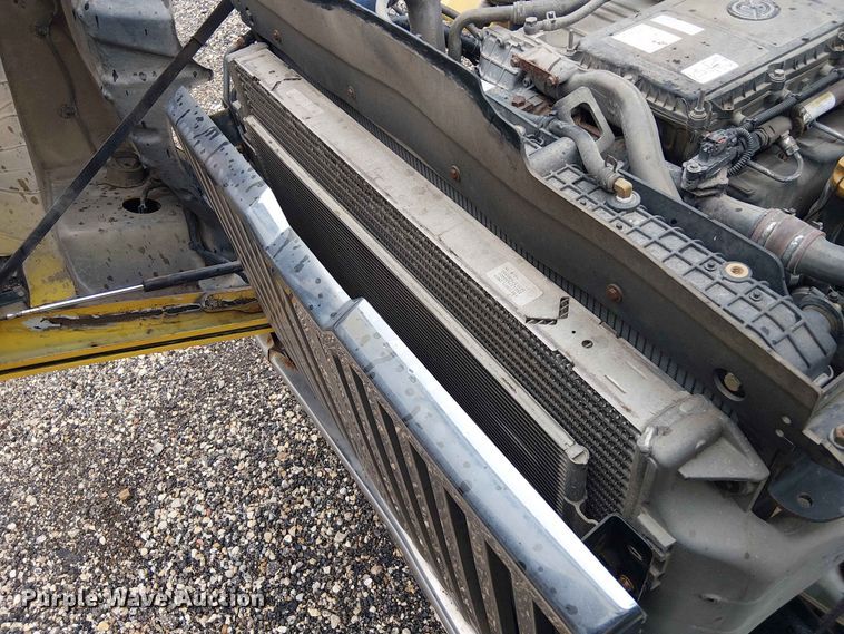 image for item YA3572 2016 Western Star 4700 semi truck