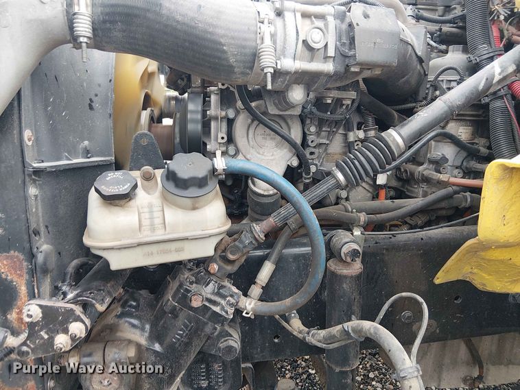 image for item YA3572 2016 Western Star 4700 semi truck