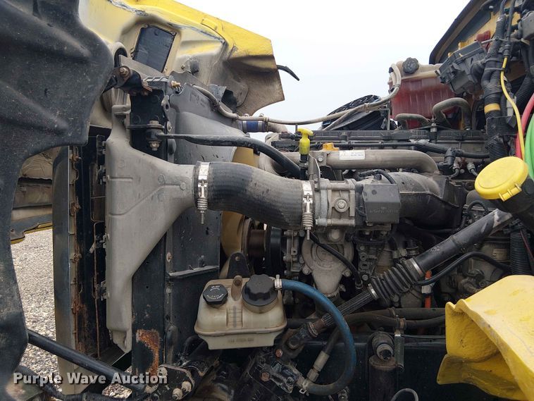 image for item YA3572 2016 Western Star 4700 semi truck