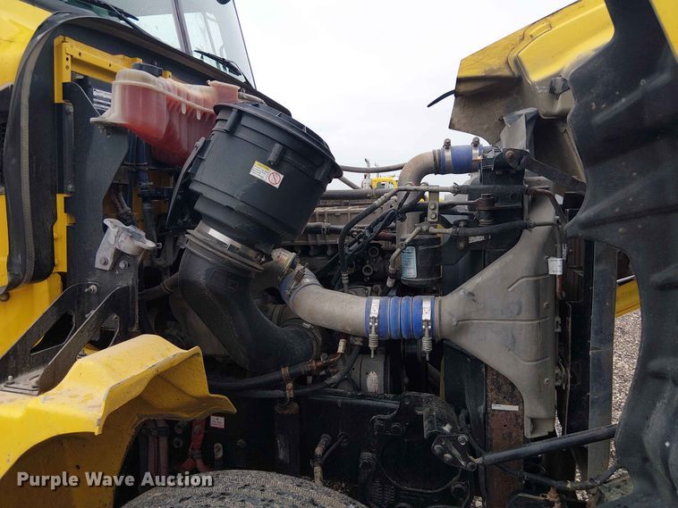 image for item YA3572 2016 Western Star 4700 semi truck
