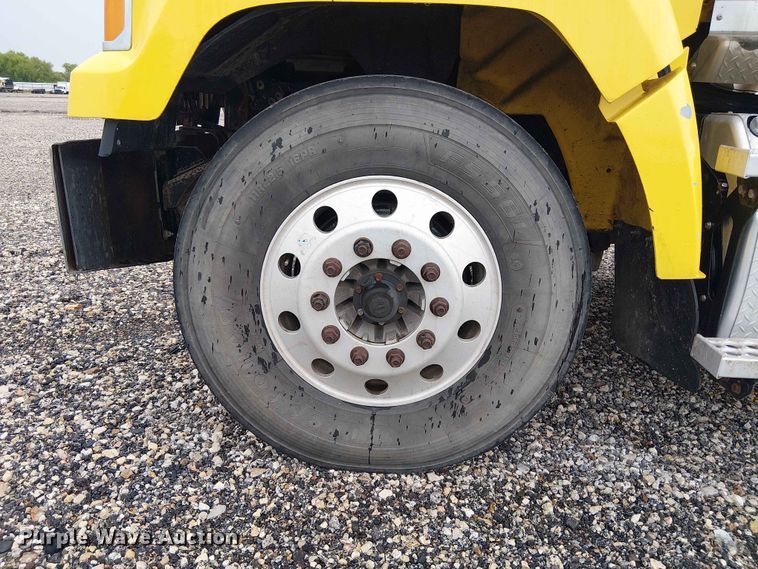 image for item YA3572 2016 Western Star 4700 semi truck