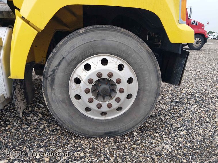 image for item YA3572 2016 Western Star 4700 semi truck