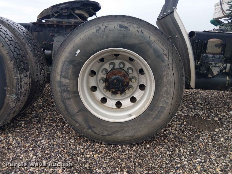 image for item YA3572 2016 Western Star 4700 semi truck