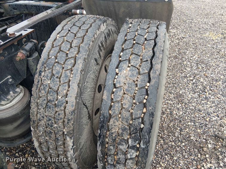 image for item YA3572 2016 Western Star 4700 semi truck
