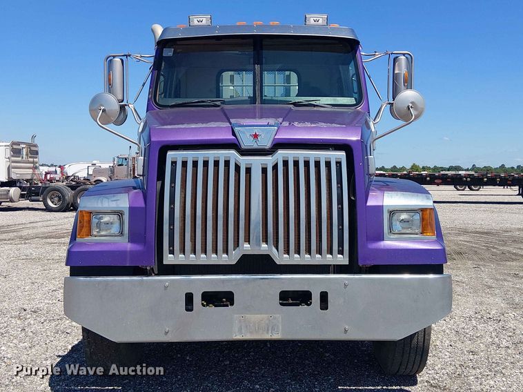 image for item YA3573 2016 Western Star 4700 semi truck
