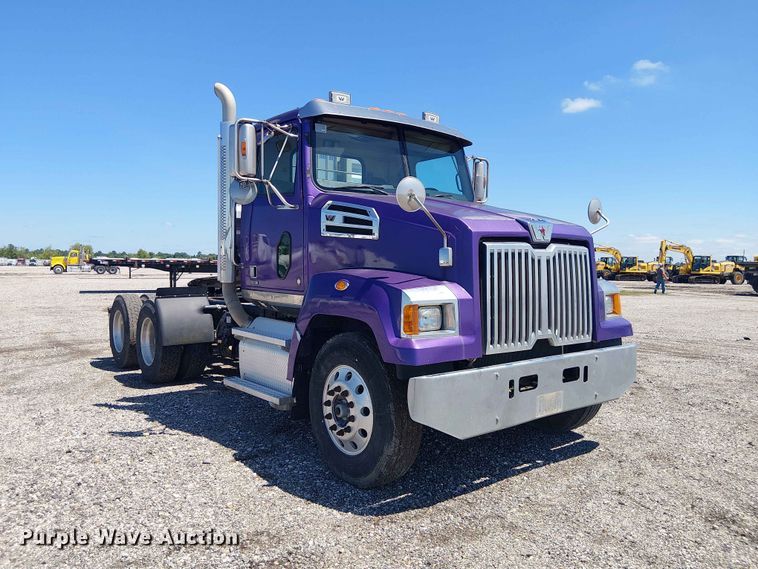 image for item YA3573 2016 Western Star 4700 semi truck