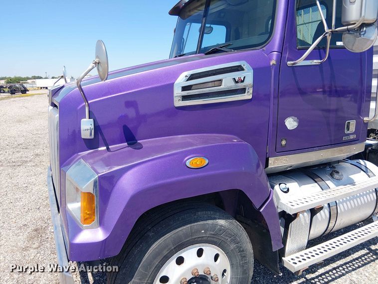 image for item YA3573 2016 Western Star 4700 semi truck