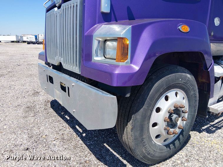 image for item YA3573 2016 Western Star 4700 semi truck