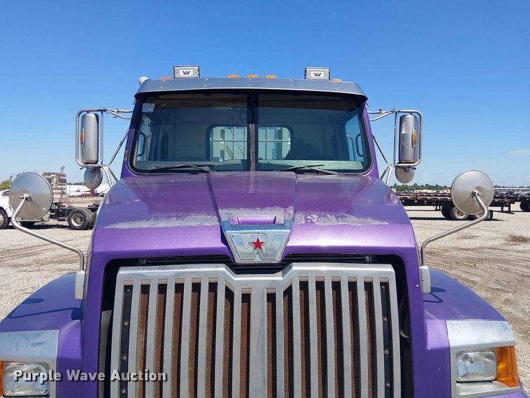 image for item YA3573 2016 Western Star 4700 semi truck