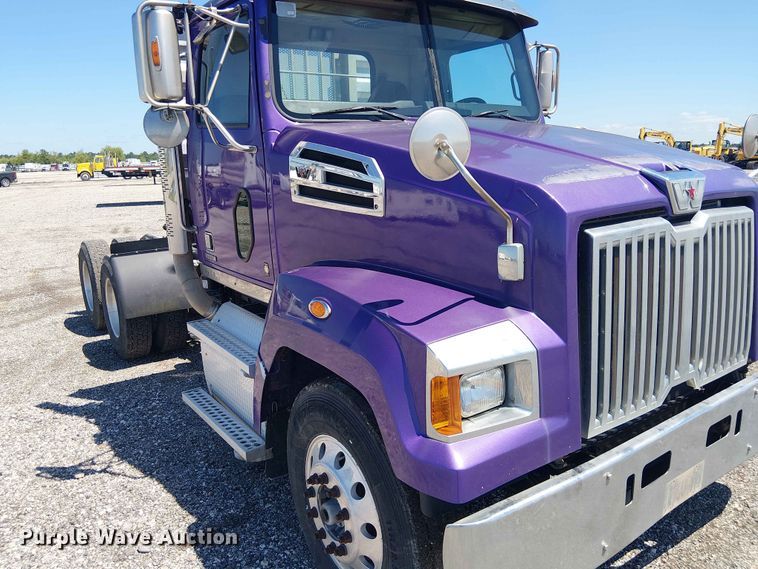 image for item YA3573 2016 Western Star 4700 semi truck