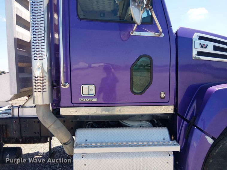image for item YA3573 2016 Western Star 4700 semi truck
