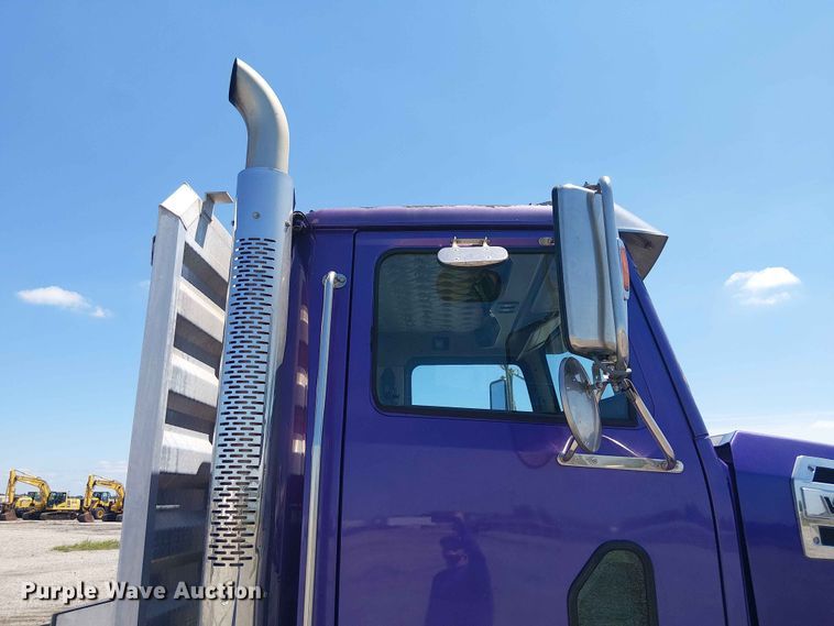 image for item YA3573 2016 Western Star 4700 semi truck