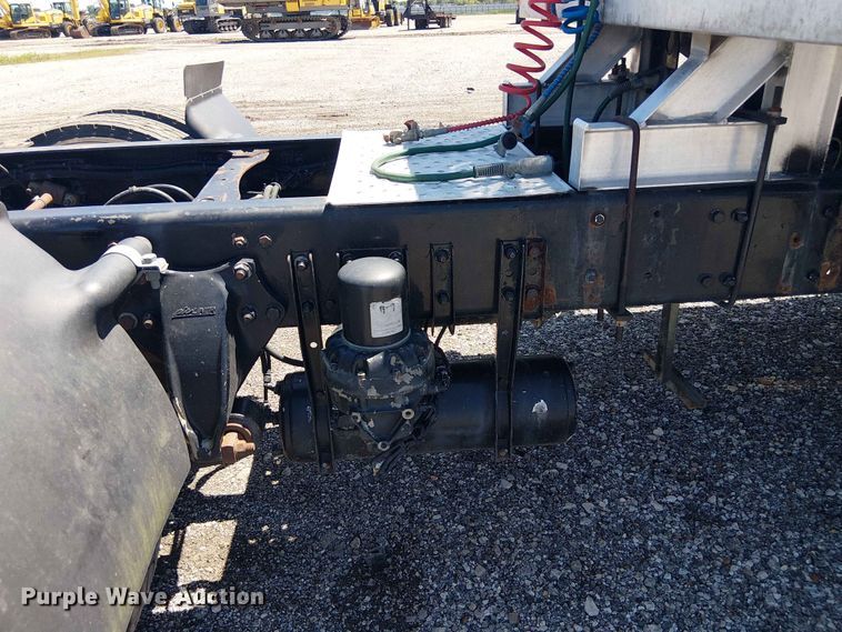 image for item YA3573 2016 Western Star 4700 semi truck