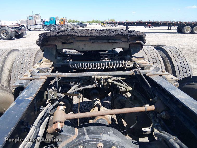 image for item YA3573 2016 Western Star 4700 semi truck