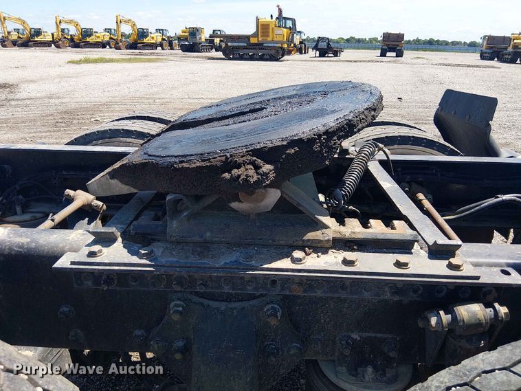 image for item YA3573 2016 Western Star 4700 semi truck