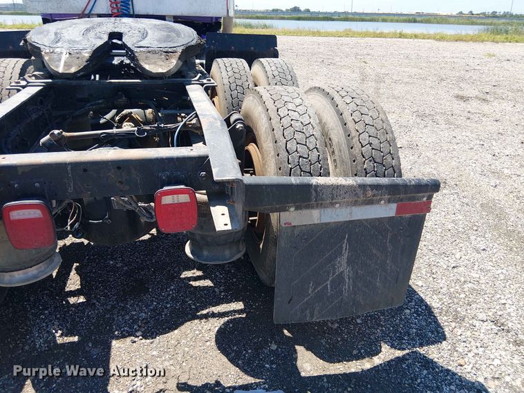 image for item YA3573 2016 Western Star 4700 semi truck
